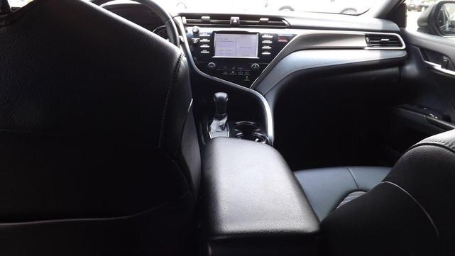 Photo of 2018 Blue (Dark) Toyota Camry