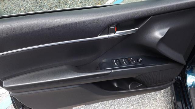 Photo of 2018 Blue (Dark) Toyota Camry