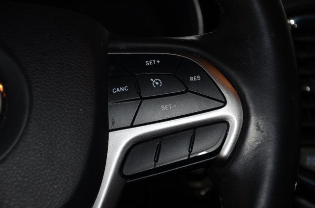 Photo of 2019 Diamond Black Crystal Pearlcoat Jeep Grand Cherokee