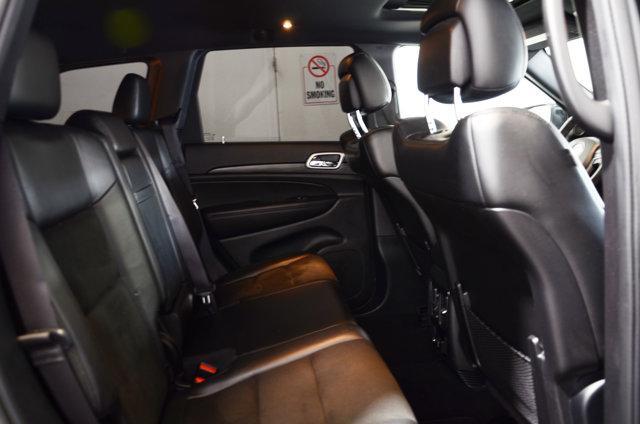 Photo of 2019 Diamond Black Crystal Pearlcoat Jeep Grand Cherokee