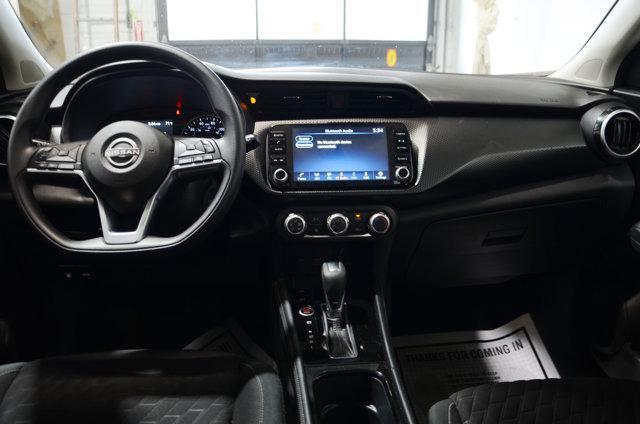 Photo of 2023 Gun Metallic Nissan Kicks