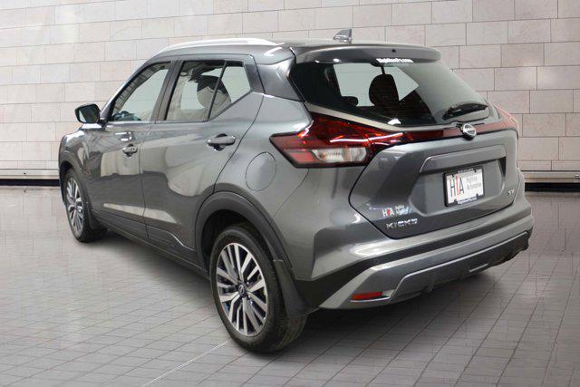 Photo of 2023 Gun Metallic Nissan Kicks