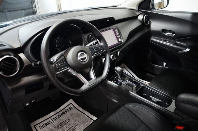 Photo of 2023 Gun Metallic Nissan Kicks