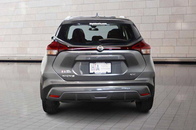 Photo of 2023 Gun Metallic Nissan Kicks