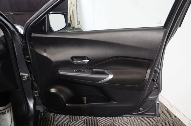 Photo of 2023 Gun Metallic Nissan Kicks