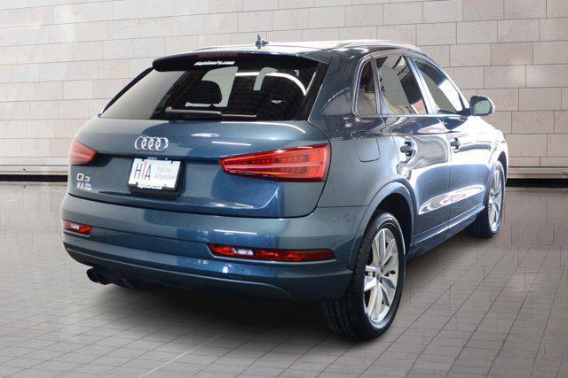 Photo of 2018 Mythos Black Metallic Audi Q3