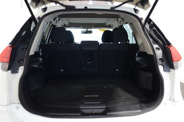 Photo of 2017 Glacier White Nissan Rogue