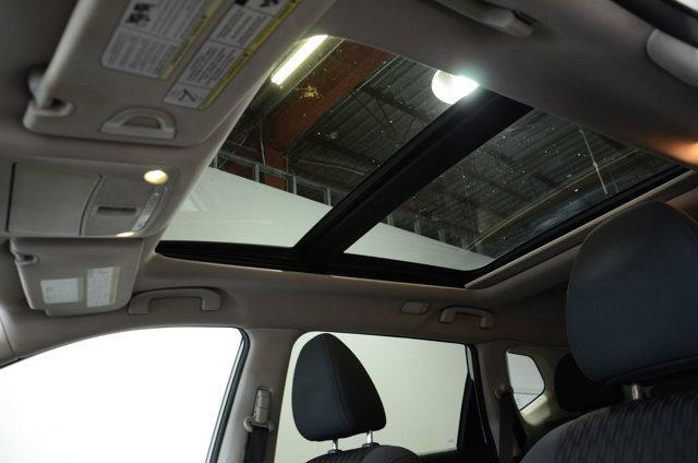 Photo of 2017 Glacier White Nissan Rogue