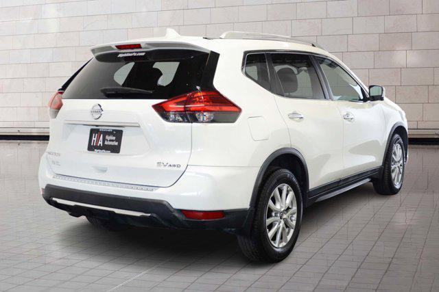 Photo of 2017 Glacier White Nissan Rogue