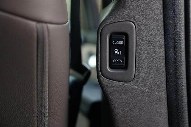 Photo of 2014 Black Honda Odyssey