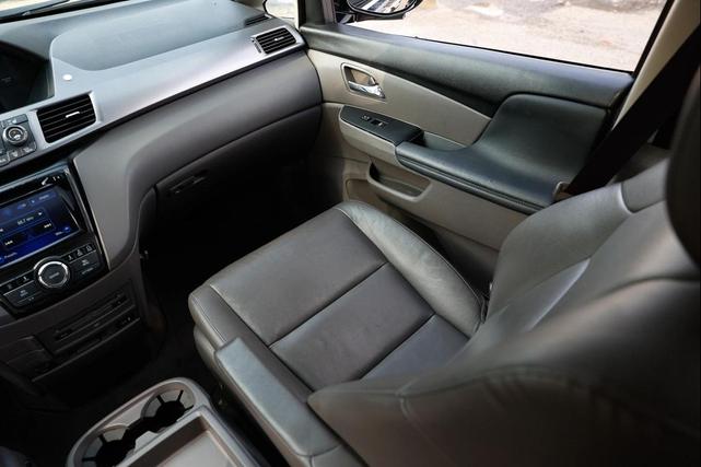 Photo of 2014 Black Honda Odyssey