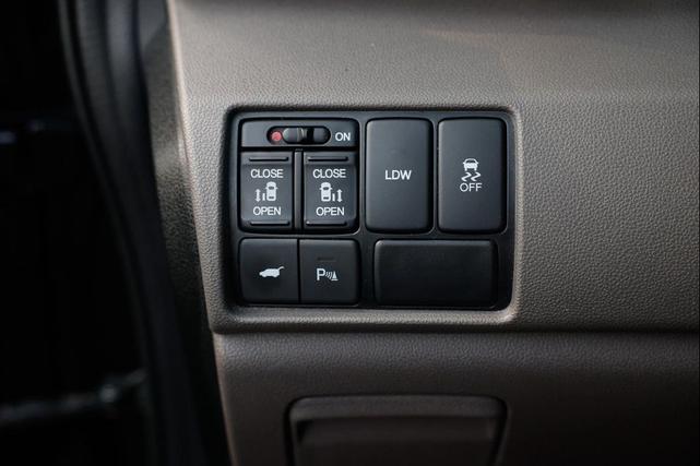 Photo of 2014 Black Honda Odyssey