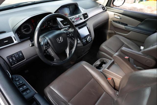 Photo of 2014 Black Honda Odyssey
