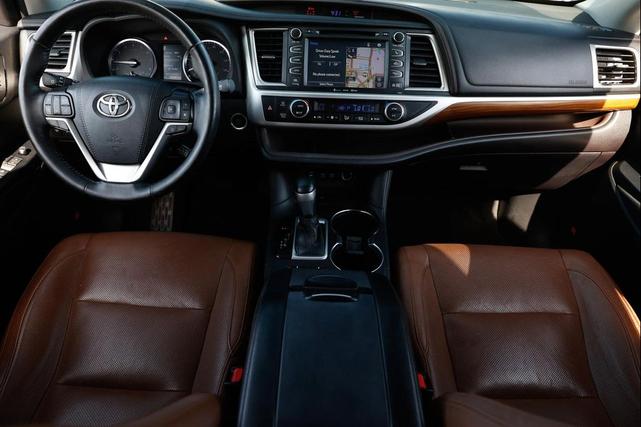 Photo of 2019 Maroon Toyota Highlander