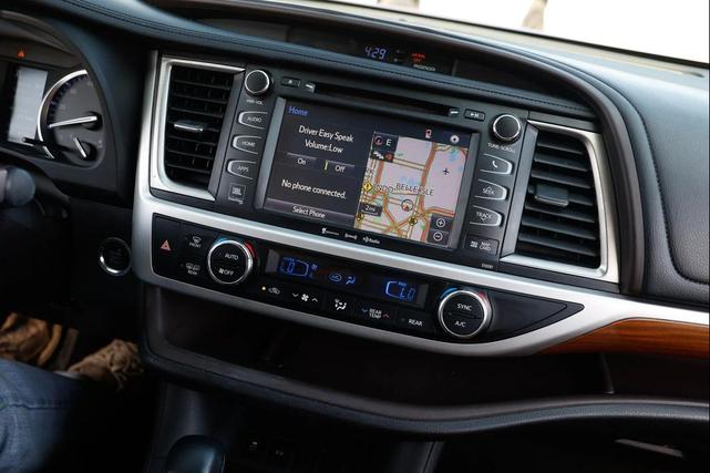 Photo of 2019 Maroon Toyota Highlander