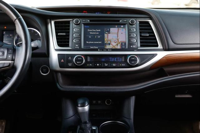 Photo of 2019 Maroon Toyota Highlander