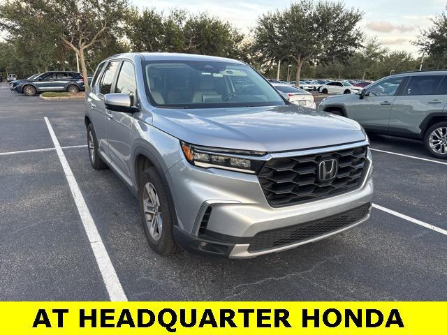 Photo of 2024 Silver Metallic Honda Pilot