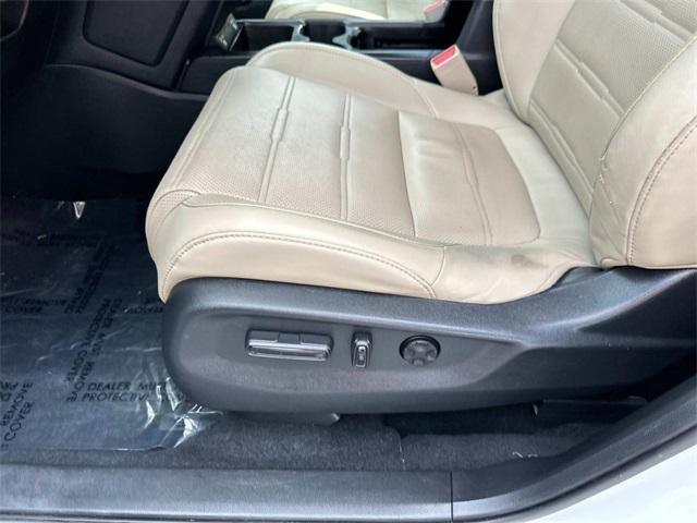 Photo of 2020 Platinum White Pearl Honda CR-V