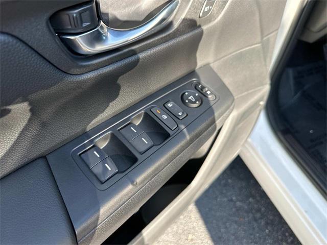 Photo of 2026 Platinum White Honda CR-V Hybrid