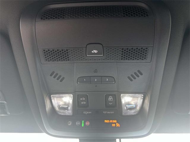 Photo of 2023 Crystal White Tricoat Cadillac XT6
