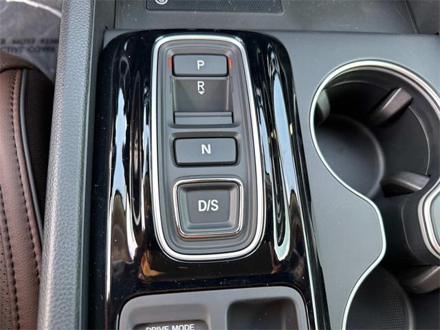 Photo of 2025 Platinum White Honda Pilot