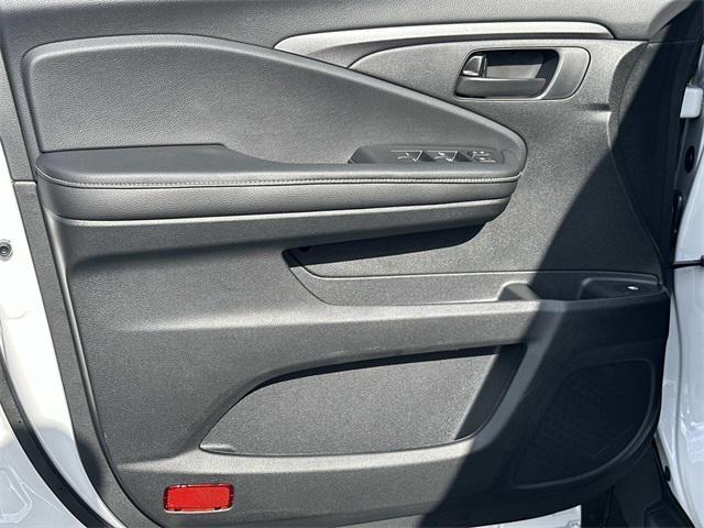 Photo of 2025 Platinum White Honda Ridgeline