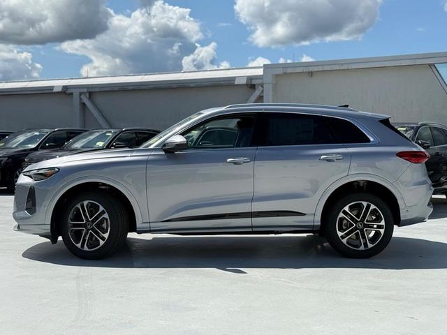 Photo of 2025 Florett Silver Metallic Audi Q5