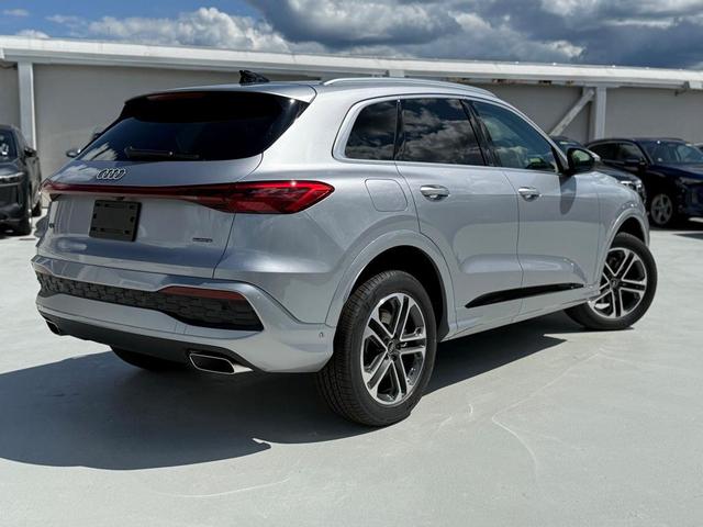 Photo of 2025 Florett Silver Metallic Audi Q5