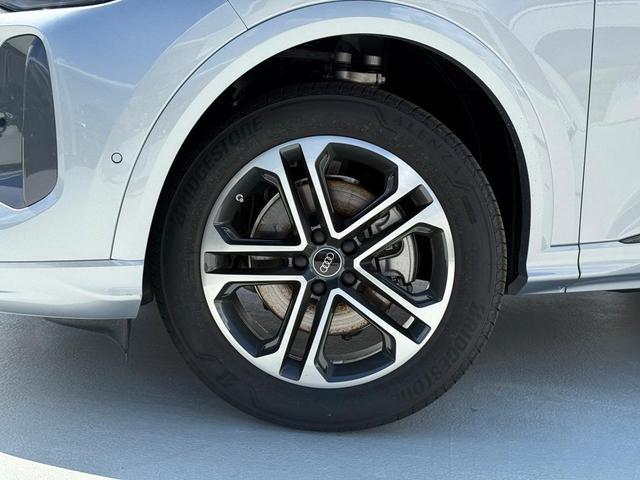 Photo of 2025 Florett Silver Metallic Audi Q5