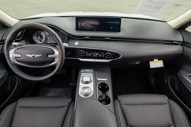 Photo of 2025 Uyuni White Genesis GV70