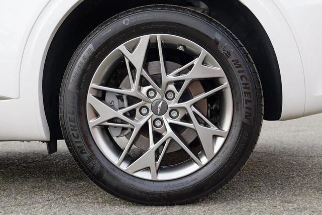 Photo of 2025 Uyuni White Genesis GV70