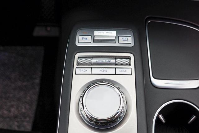 Photo of 2025 Uyuni White Genesis GV70