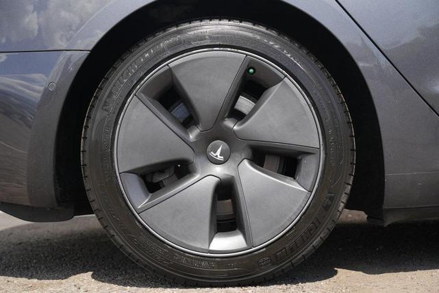 Photo of 2021 Gray Tesla Model 3