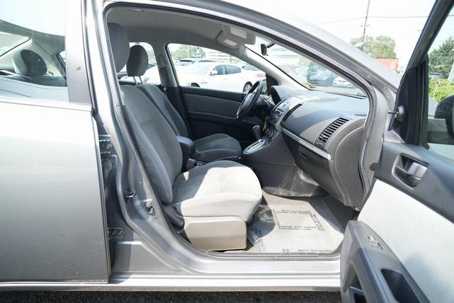 Photo of 2010 Magnetic Gray Metallic Nissan Sentra