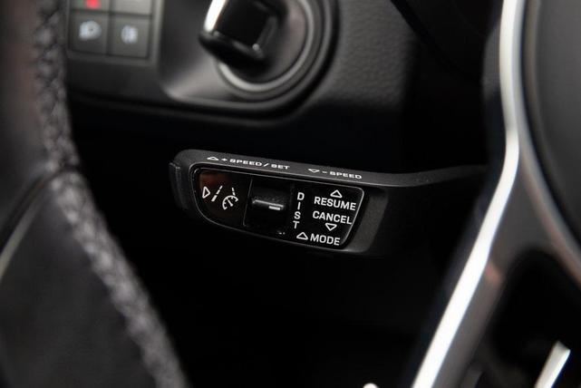 Photo of 2022 Silver Porsche Cayenne