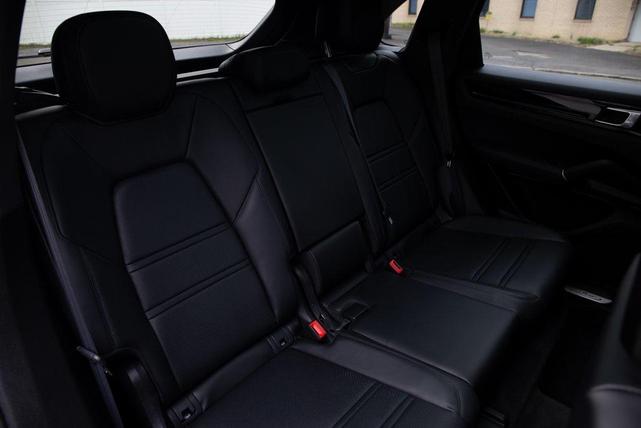 Photo of 2022 Silver Porsche Cayenne