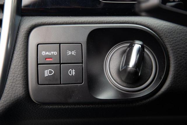 Photo of 2022 Silver Porsche Cayenne