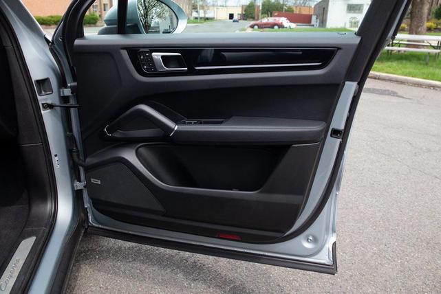 Photo of 2022 Silver Porsche Cayenne