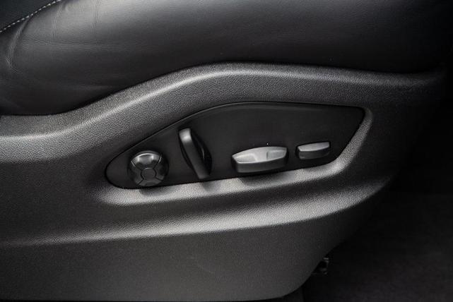 Photo of 2022 Silver Porsche Cayenne