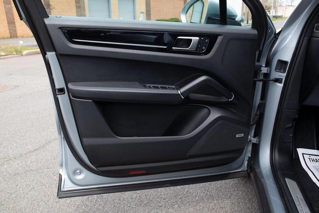 Photo of 2022 Silver Porsche Cayenne