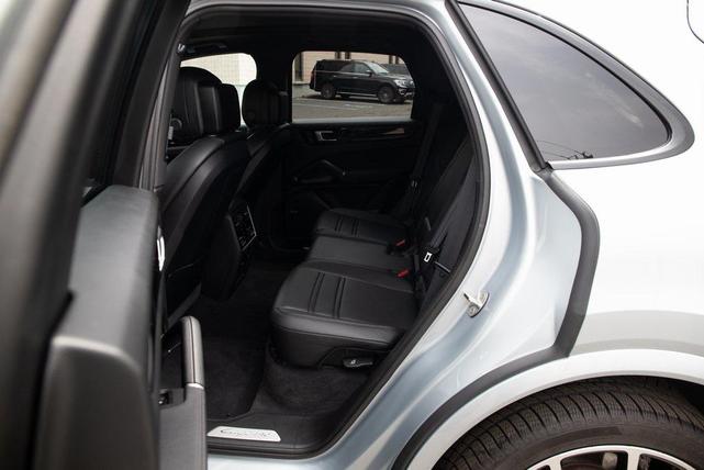 Photo of 2022 Silver Porsche Cayenne