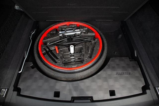 Photo of 2022 Silver Porsche Cayenne
