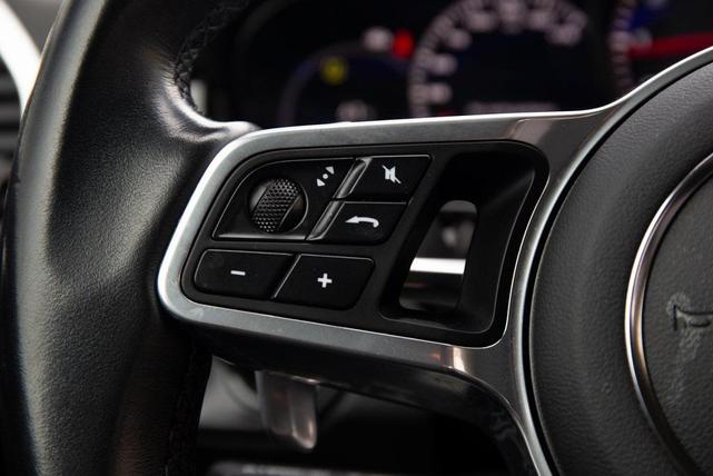 Photo of 2022 Silver Porsche Cayenne