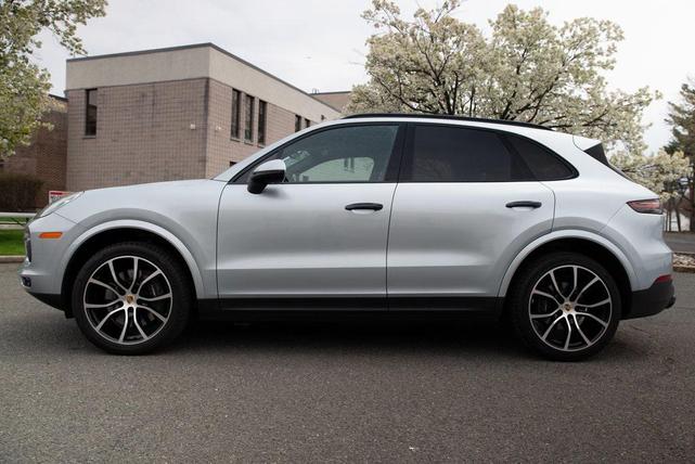 Photo of 2022 Silver Porsche Cayenne