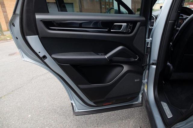 Photo of 2022 Silver Porsche Cayenne