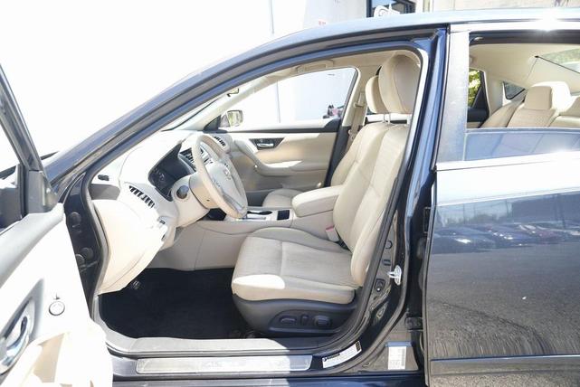Photo of 2016 Storm Blue Nissan Altima