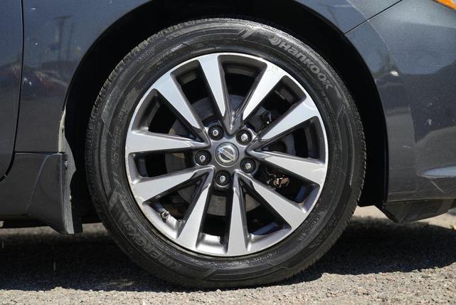 Photo of 2016 Storm Blue Nissan Altima