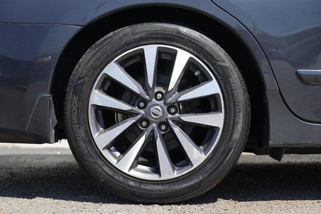 Photo of 2016 Storm Blue Nissan Altima
