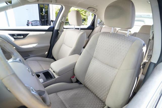 Photo of 2016 Storm Blue Nissan Altima