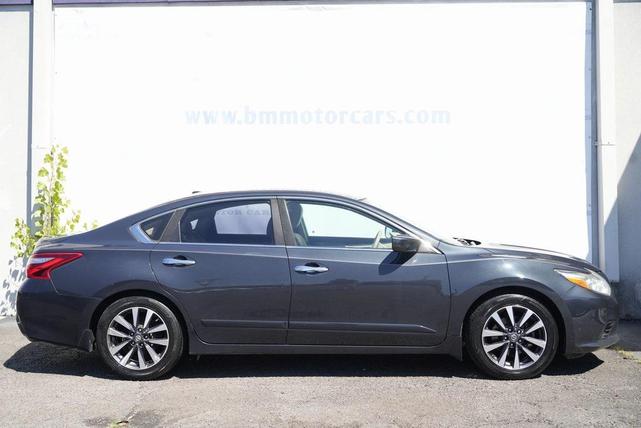 Photo of 2016 Storm Blue Nissan Altima